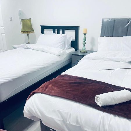 1 Bed Apartment With 2 Beds 1 Double Plus 1 Single Birmingham Eksteriør bilde