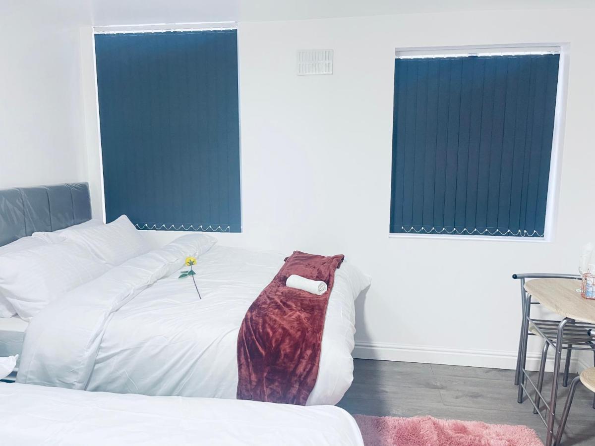 1 Bed Apartment With 2 Beds 1 Double Plus 1 Single Birmingham Eksteriør bilde