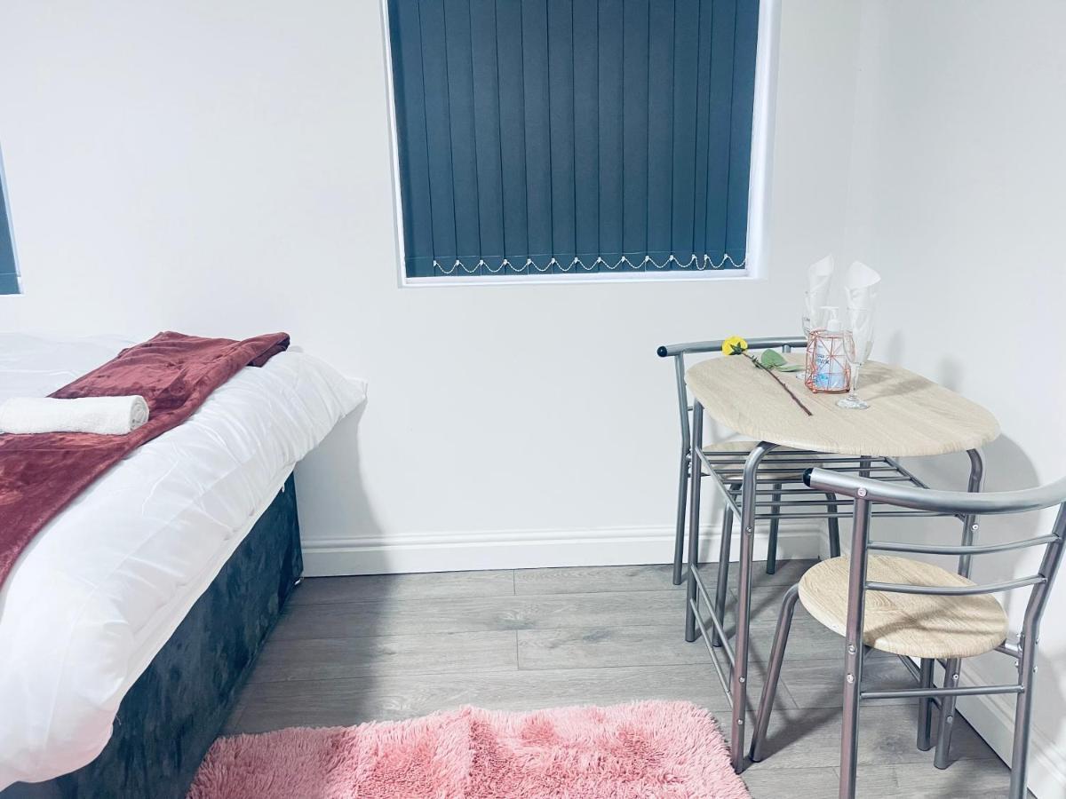1 Bed Apartment With 2 Beds 1 Double Plus 1 Single Birmingham Eksteriør bilde