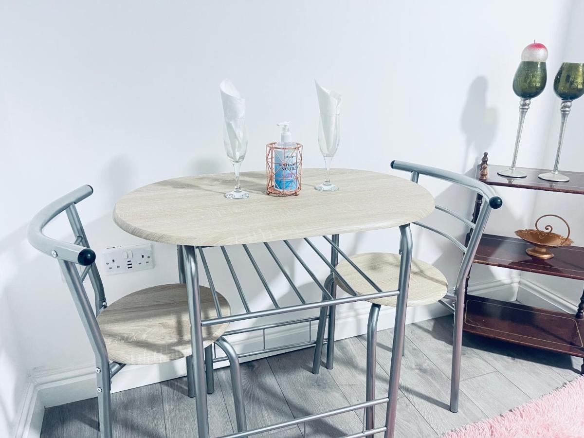 1 Bed Apartment With 2 Beds 1 Double Plus 1 Single Birmingham Eksteriør bilde