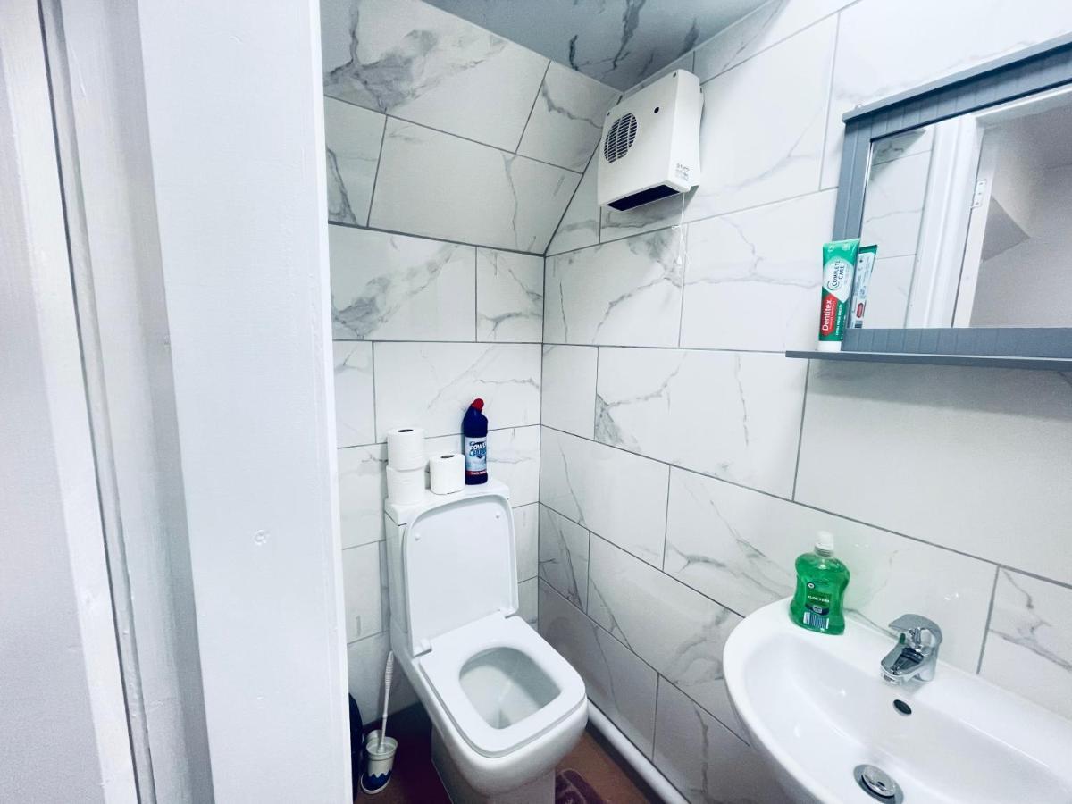 1 Bed Apartment With 2 Beds 1 Double Plus 1 Single Birmingham Eksteriør bilde